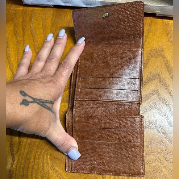 Authentic Louis Vuitton compact wallet - Picture 8 of 10